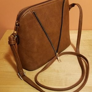Adjustable crossbody bag